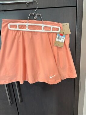 Women’s Nike Coral Peach Performance Skort, NWT, Size M